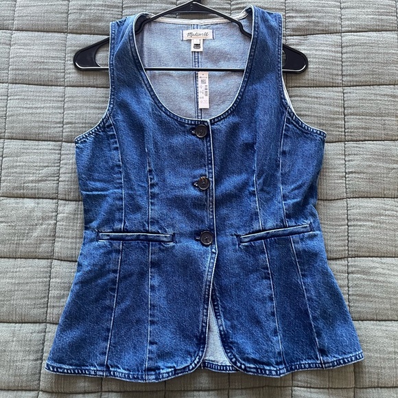 *NWT* Madewell Denim Vest
💙make an offer💙 - Picture 7 of 8